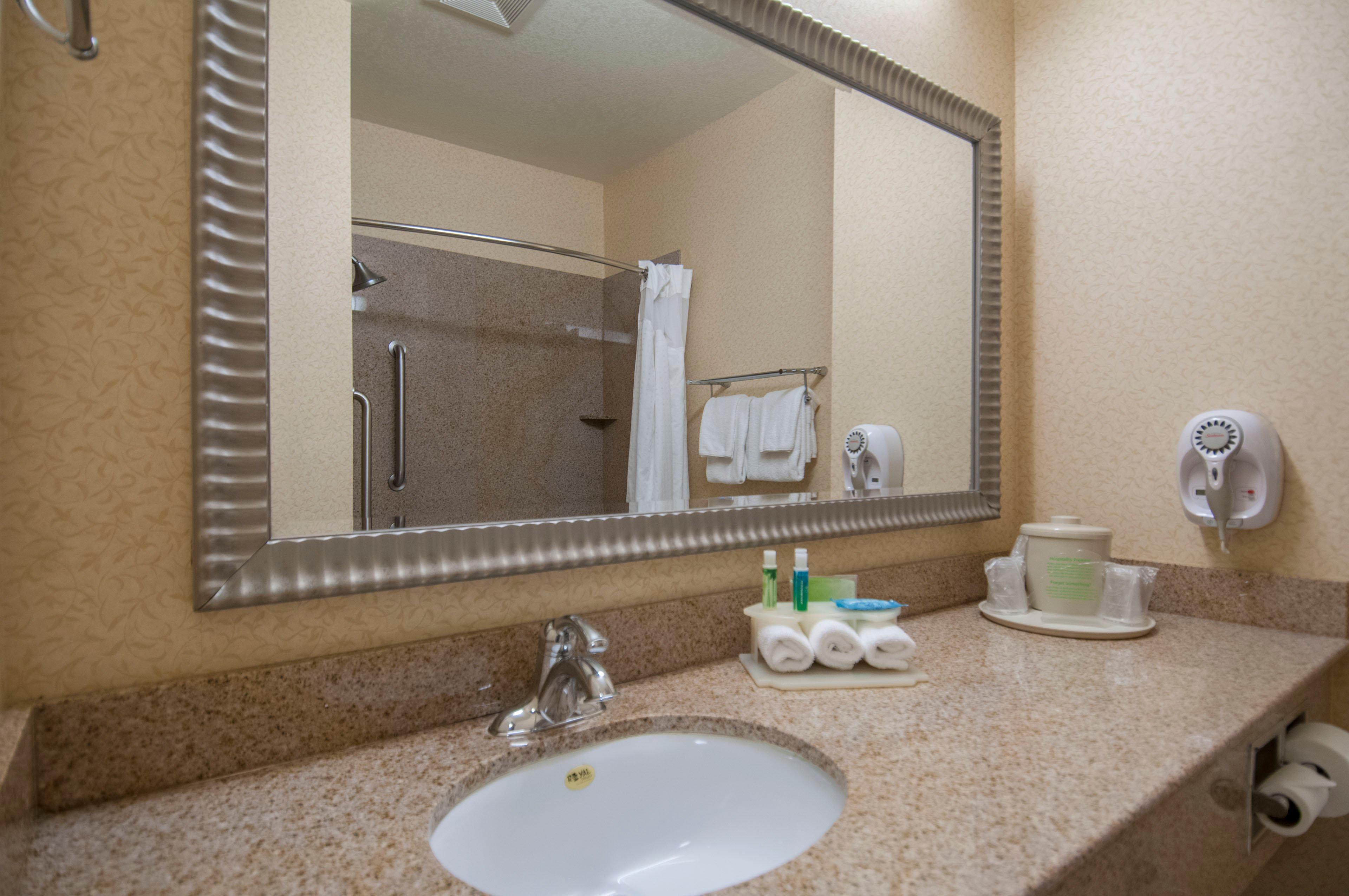 Holiday Inn Express & Suites Bakersfield Central Extérieur photo